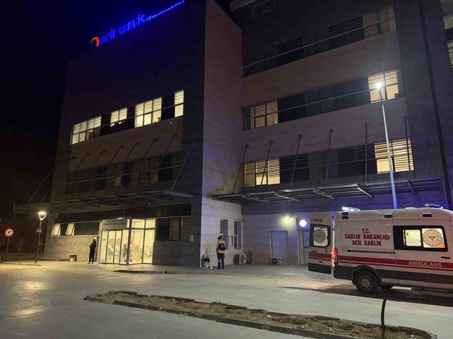 Otobüsten inip yolun karşısına geçmeye çalışan aileye panelvan çarptı: 2 ölü, 2 yaralı 1