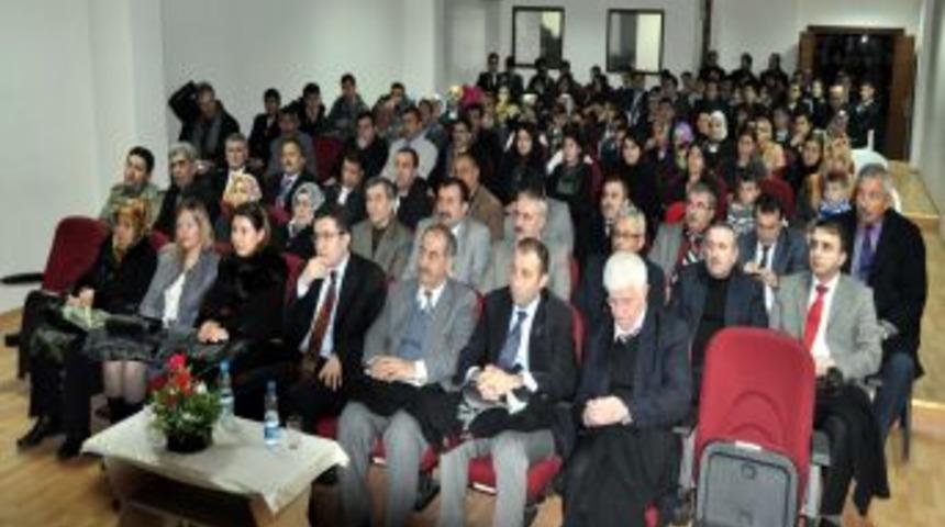 Yazar &Ccedil;ankırılı, ailelere '&ccedil;ocuklara s&ouml;z ge&ccedil;irme sanatı'nı anlattı