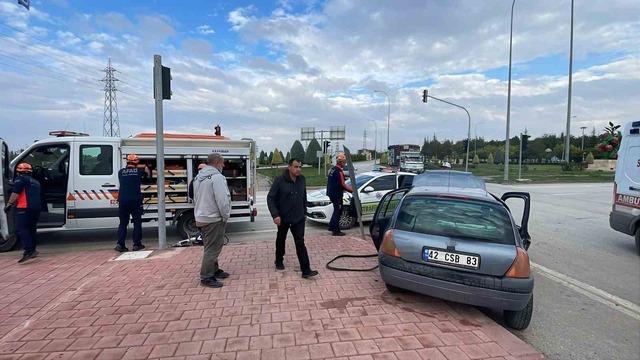 Karaman’da kamyonetle otomobil çarpıştı: 3 yaralı 1