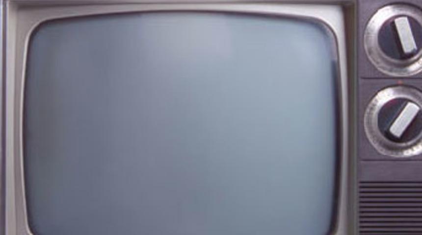 Televizyonun i&ccedil;inden el bomba &ccedil;ıktı