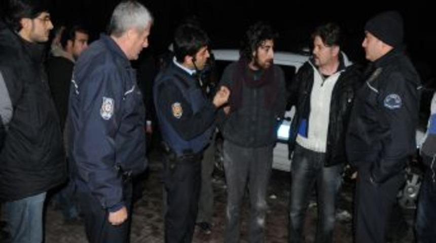 Depremzedelerin iş yerine giren hırsız su&ccedil;&uuml;st&uuml; yakalandı