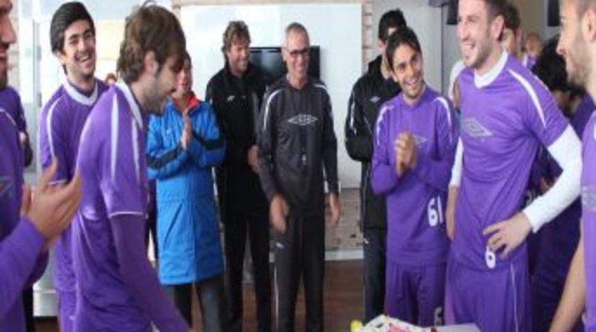 Orduspor'da Ali &Ccedil;amdalı i&ccedil;in s&uuml;rpriz kutlama