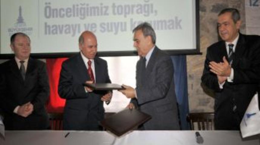 İzmir'de arıtma &ccedil;amurlarını işleyecek tesisin imzaları atıldı