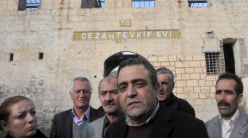 Tanrıkulu: Savcı 10 metre uzaklıktaki sorgu yeriyle yazışıyordu