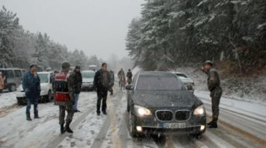Kocaeli&rsquo;nde y&uuml;ksek kesimlerde kar yağışı etkili oluyor