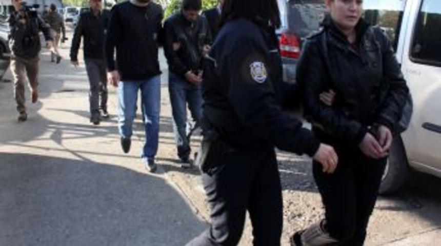 Uzun namlulu silah ve sahte kimliklerle yakalanan 3 gencin sicili temiz &ccedil;ıktı