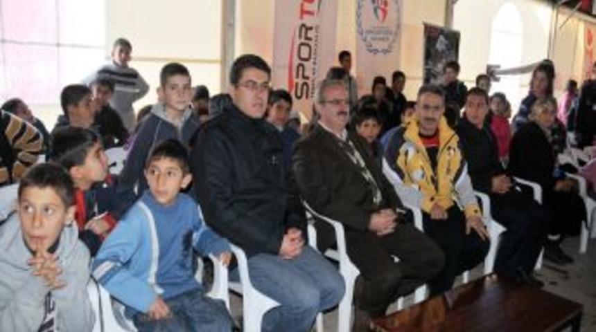 &Ccedil;adır kentler arası masa tenisi turnuvası