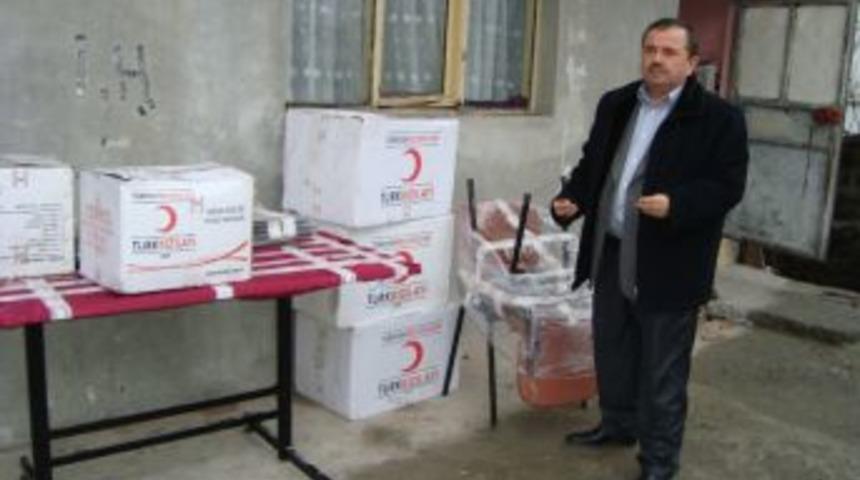 Evi yanan aileye kızılay desteği