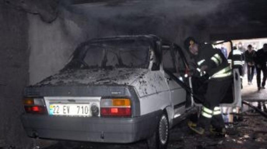 İki apartmanın bodrum katlarında yangın &ccedil;ıktı