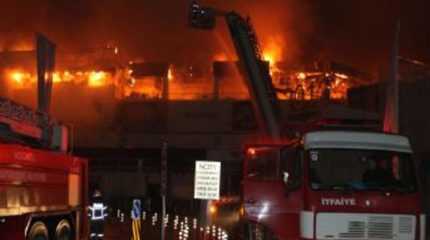 Kocaeli Valisi Topaca: Yangının elektrik kontağından &ccedil;ıktığını tahmin ediyoruz