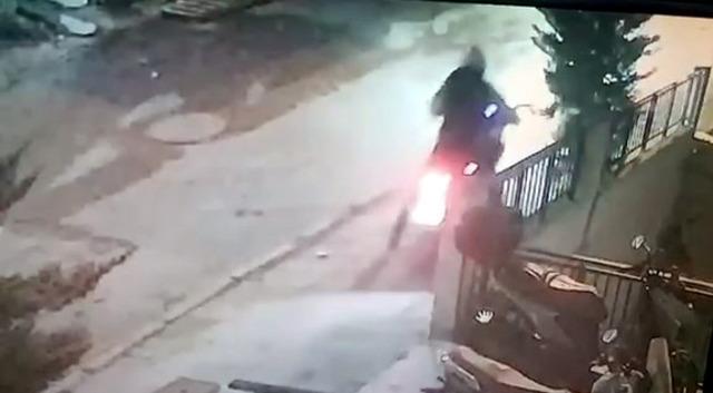 Avcılar da motosiklet hırsızlığı kamerada 4