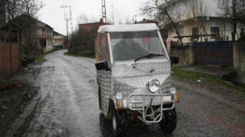 Engelli vatandaş, &ouml;zel vasıtasıyla engel tanımıyor