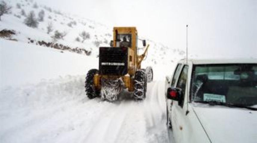Afyonkarahisar&rsquo;da 126 k&ouml;y yolu i&ccedil;in &ccedil;alışmalar s&uuml;r&uuml;yor