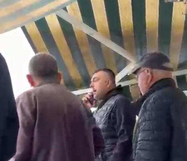 Kendisini dolandırdığını &ouml;ne s&uuml;rd&uuml;ğ&uuml; kişiyi bacaklarından vurdu 4