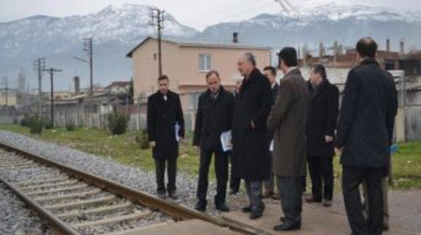 Son iki haftada 3 kişinin &ouml;ld&uuml;ğ&uuml; hemzemin ge&ccedil;itlere k&ouml;kl&uuml; &ccedil;&ouml;z&uuml;m getiriliyor