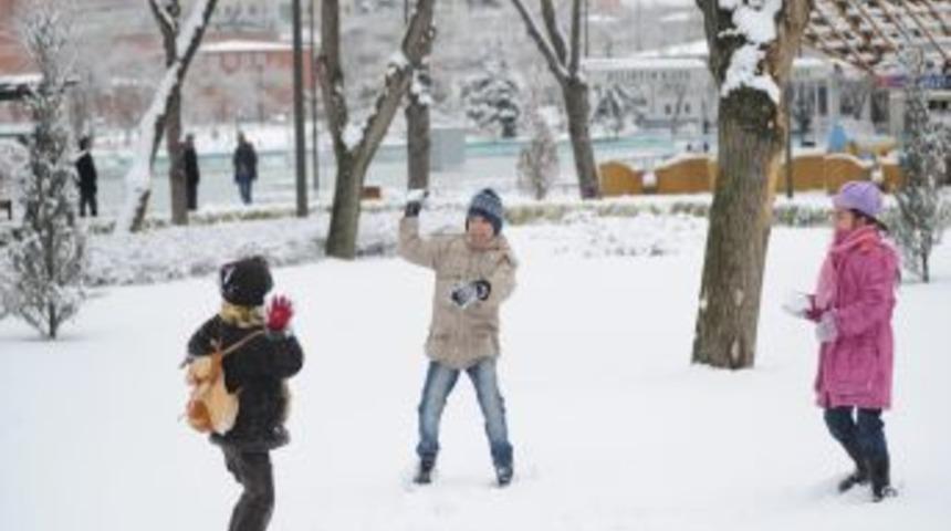 Kar &uuml;st&uuml;nde mangal keyfi
