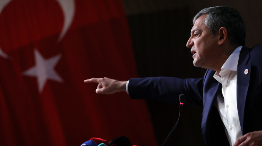 9 belediye başkanı AK Parti'ye mi ge&ccedil;ecek?  &Ouml;zg&uuml;r &Ouml;zel'den sert mesaj: &ldquo;Yeni ihanetlerle y&uuml;zleşebiliriz&rdquo;
