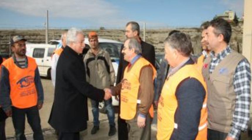 B&uuml;y&uuml;kşehirden, Kimse Yok Mu'ya bin 500 koli gıda paketi