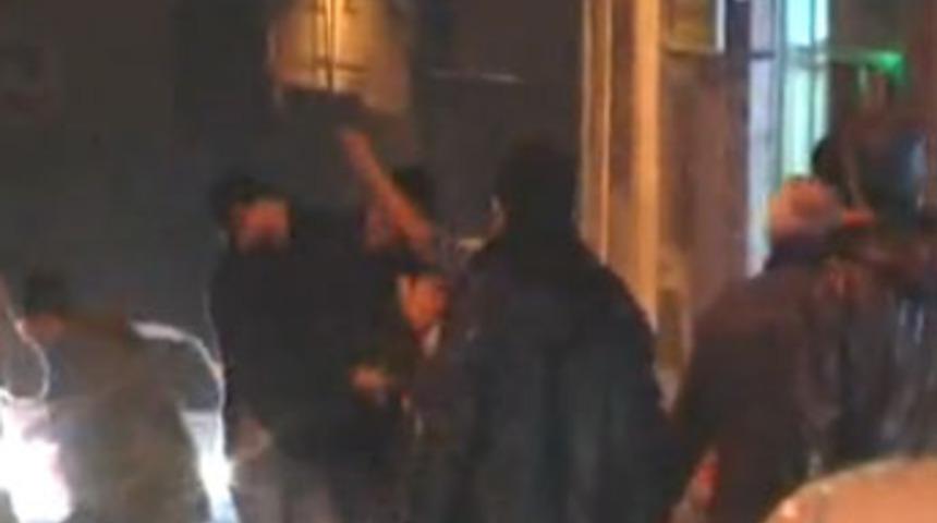 Polis gelene kadar taşlı sopalı savaş!