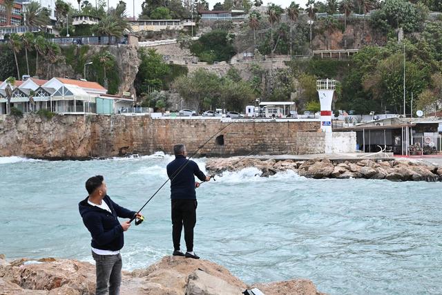 Antalya da kuvvetli r&uuml;zgar ve sağanak etkili oldu 7