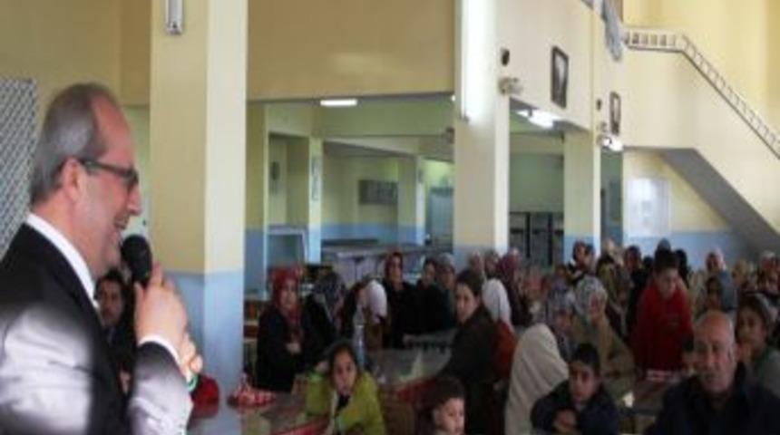 M&uuml;ft&uuml; depremzedeleri ziyaret etti