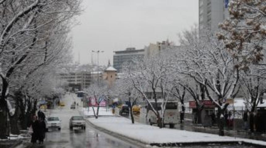 B&uuml;y&uuml;kşehir, buzlanmaya karşı s&uuml;r&uuml;c&uuml;leri uyardı