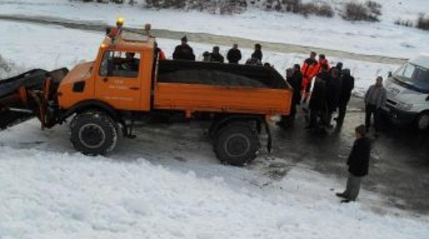 Ağrı-Van kara yoluna &ccedil;ığ d&uuml;şt&uuml;