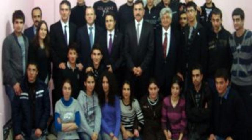 Vali Turhan: Birlik beraberliğin en b&uuml;y&uuml;k ilacı eğitimdir