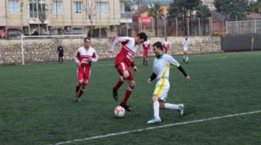 İşitme Engelliler Futbol Takımı yenilgiye rağmen liderliğini s&uuml;rd&uuml;r&uuml;yor