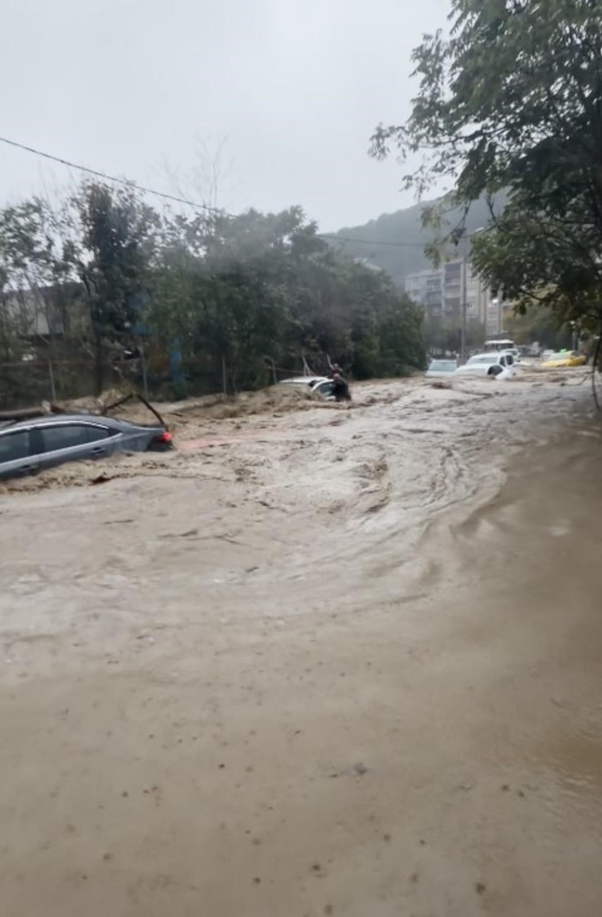 İstanbul daki selde kaybolmuşlardı! Son g&ouml;r&uuml;nt&uuml;leri ortaya &ccedil;ıktı 1