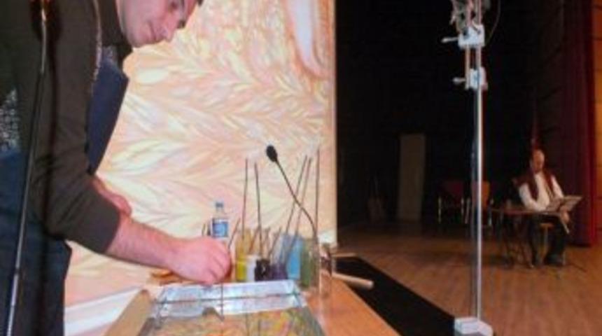 Ney eşliğinde ebru yaptılar