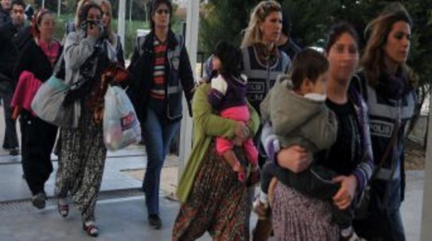 Zehir tacirlerine şafak operasyonu: 7'si kadın 21 g&ouml;zaltı