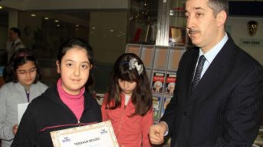 Bur&ccedil; Koleji başarılı &ouml;ğrencilerini &ouml;d&uuml;llendirdi
