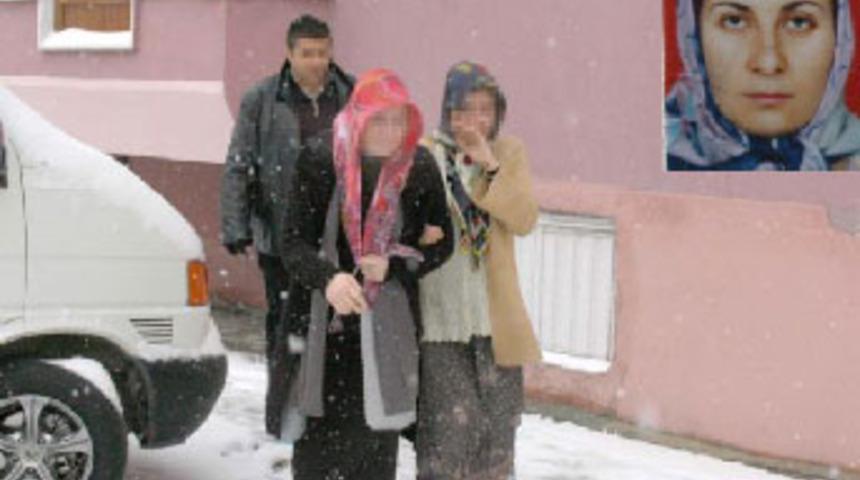 Yatağında boğazı kesilerek öldürüldü