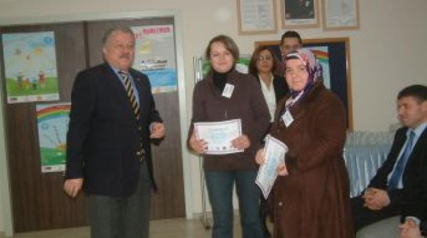 Aile eğitimine katılan kursiyerlere belgeleri verildi