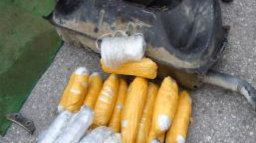 Kamyon kasasındaki otomobilin LPG tankından esrar &ccedil;ıktı