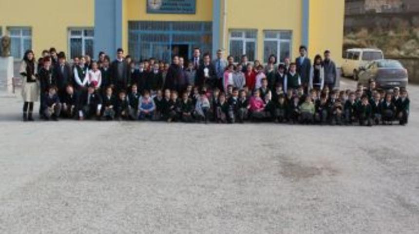 Mucit &ouml;ğretmen ve &ouml;ğrencisi, g&ouml;rme engelliler i&ccedil;in y&ouml;n cihazı geliştirdi