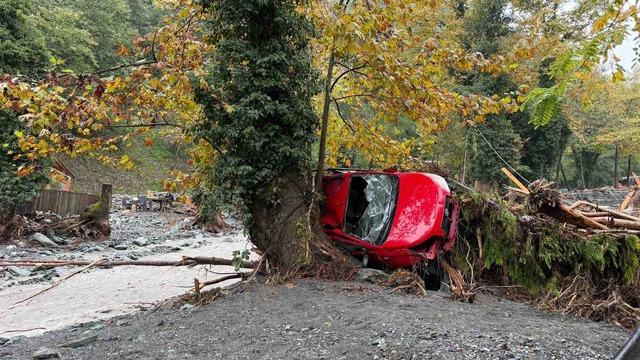 Sakarya&rsquo;da selin &ouml;n&uuml;ne kattığı her şey s&uuml;r&uuml;klendi 5