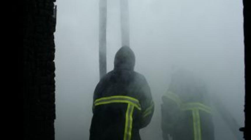 &Ccedil;atı yangını korkuttu