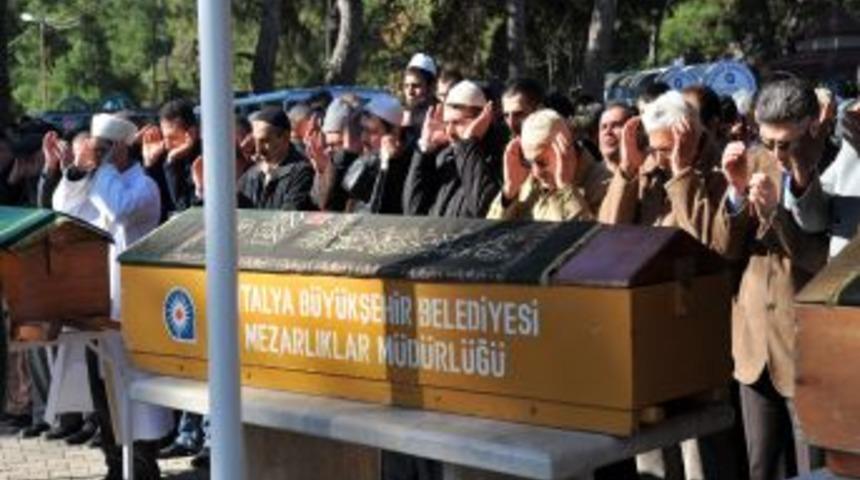 Bediüzzaman’ın talebesi Nazım Akkurt'un cenazesi toprağa verildi