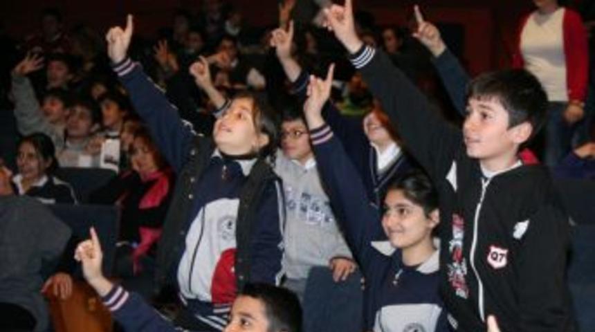 Narlıdere Belediyesi &ouml;ğrencilere deprem dersi verdi