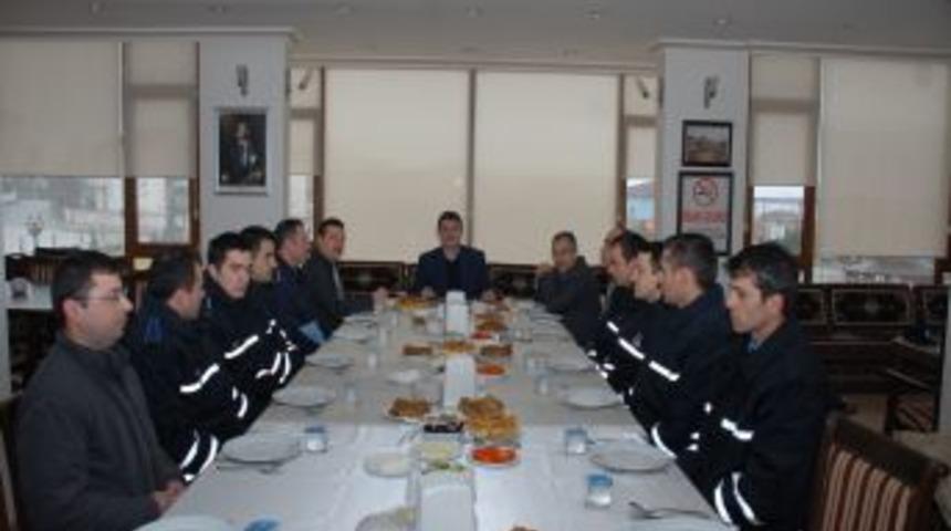 Başkan Aydınlı'dan zabıta ekiplerine kahvaltı