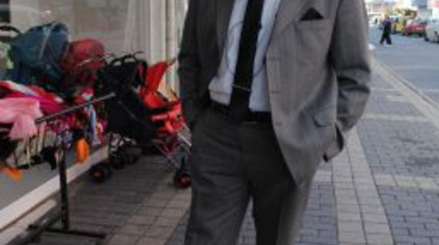 Takım elbisesini &ccedil;ıkarmamak i&ccedil;in 25 yıldır pikniğe bile gitmiyor