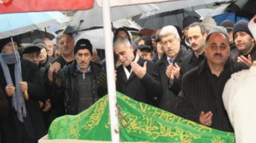 Başkan İskenderoğlu dedesini son yolculuğuna uğurladı