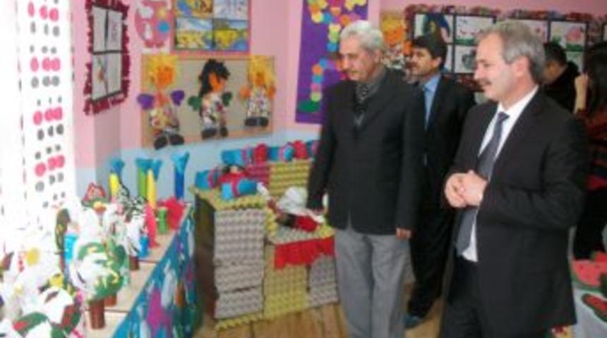 Atıkları değerlendirerek sergi a&ccedil;tılar