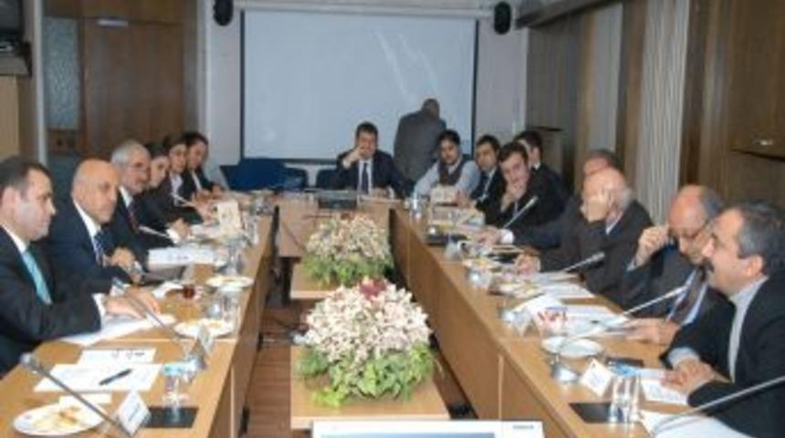 HAK-İŞ, anayasa &ouml;nerisini uzlaşma komisyonuna sundu