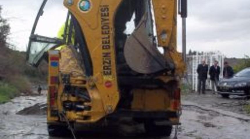 Sel sularına kapılan belediye ara&ccedil;ları kullanılamaz hale geldi