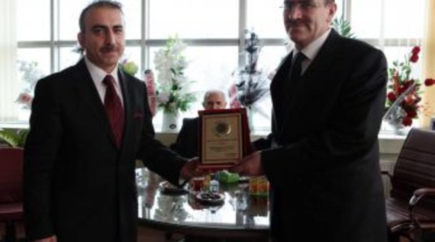 Fen Fak&uuml;ltesi'nde g&ouml;rev değişimi