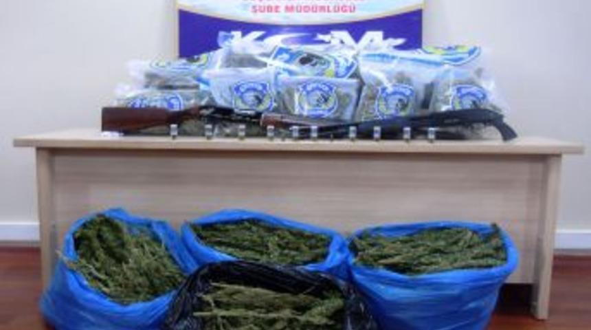 Denizli ve Diyarbakır&rsquo;da 40 kilo esrar ele ge&ccedil;irildi