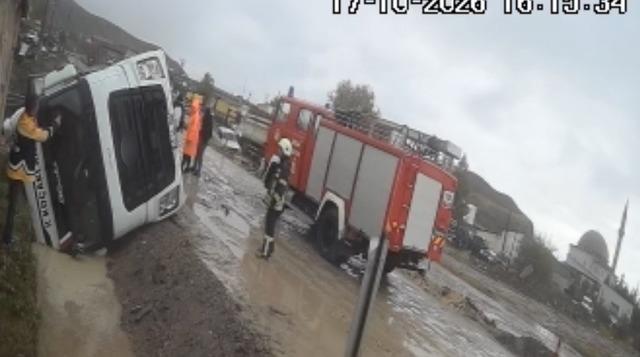 Çorum da trafik kazası! Tır kanala uçtu 2